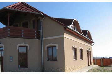 Węgry Privát Egerszalók, Zewnątrz